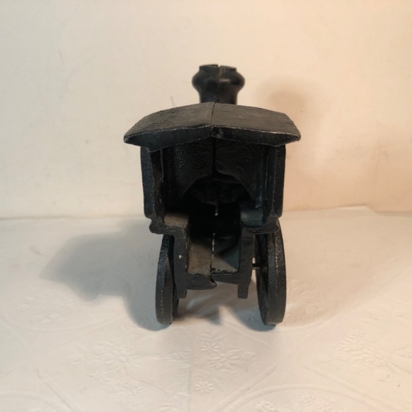 VINTAGE Cast Iron Train Case Locomotive Steam Engine Black Red Vintage 7” Toy - Picture 7 of 9